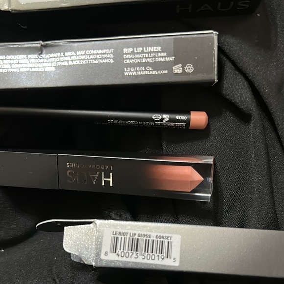 Haus Makeup and Makeup Bag with lip gloss lip liner eyeshadow 4pcs Full Sized - Picture 3 of 4